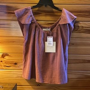 Beautiful top can be off shoulder